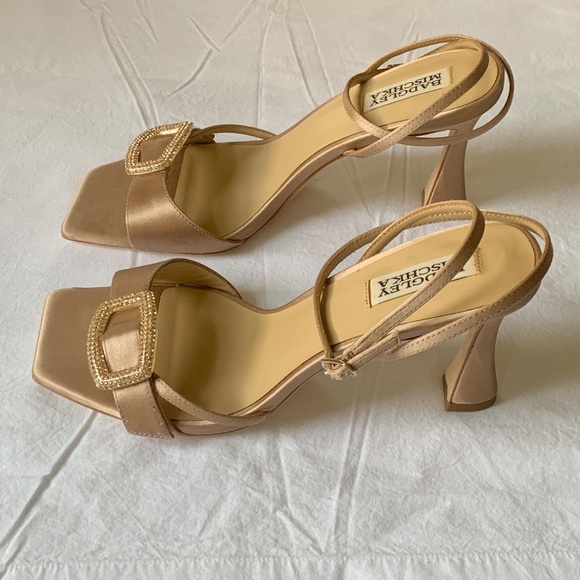 Badgley Mischka Judith Pumps in Clay US9 - Picture 8 of 14